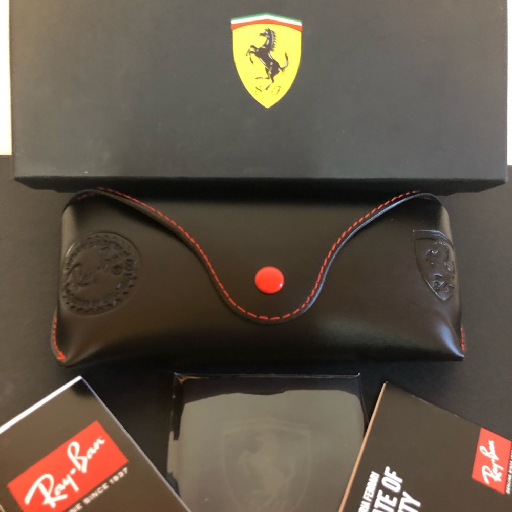 BRAND NEW RAY BAN FERRARI SCUDERIA CASE